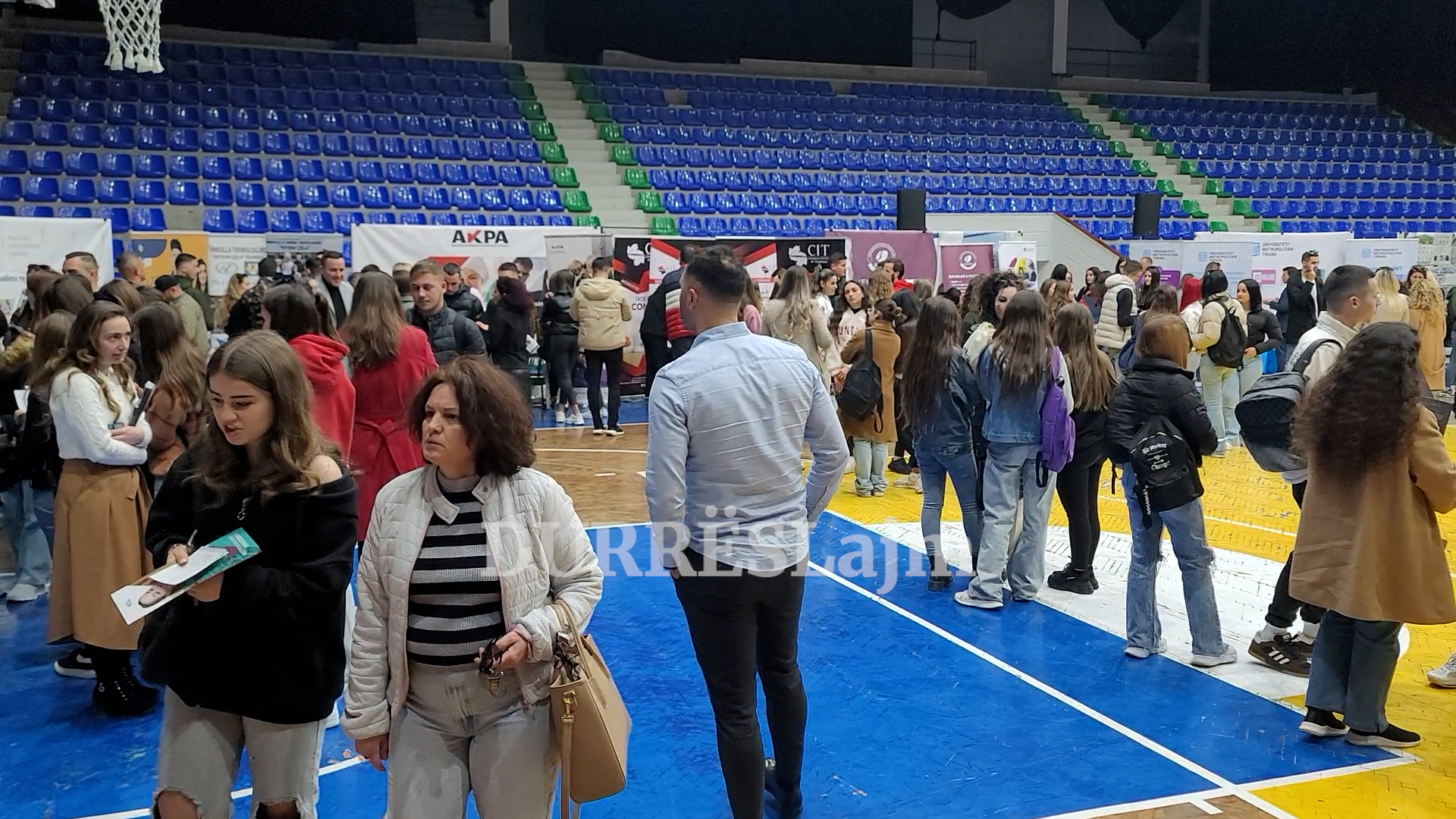 Panairi &#8220;Work &#038; study&#8221; ndalet në Durrës, ja degët më të preferuara nga maturantët për t&#8217;u ndjekur në universitet (VIDEO)