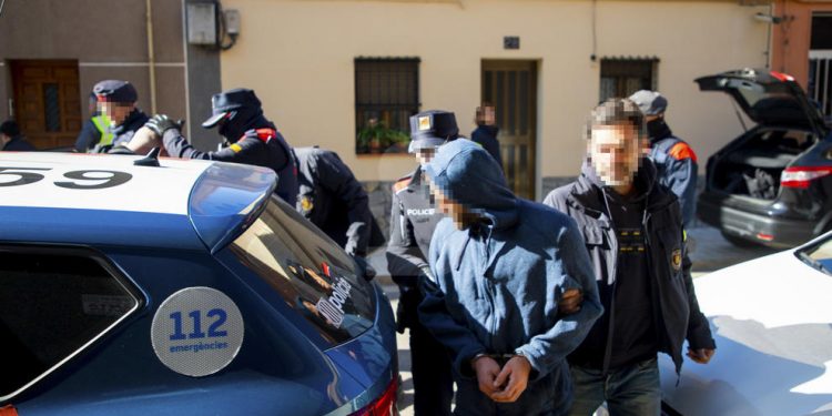 Goditet banda e drogës në Spanjë, 20 të arrestuar, mes tyre 14 shqiptarë