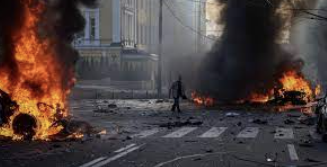 Kryeministri i Ukrainës: Objektet energjetike të tetë rajoneve u sulmuan