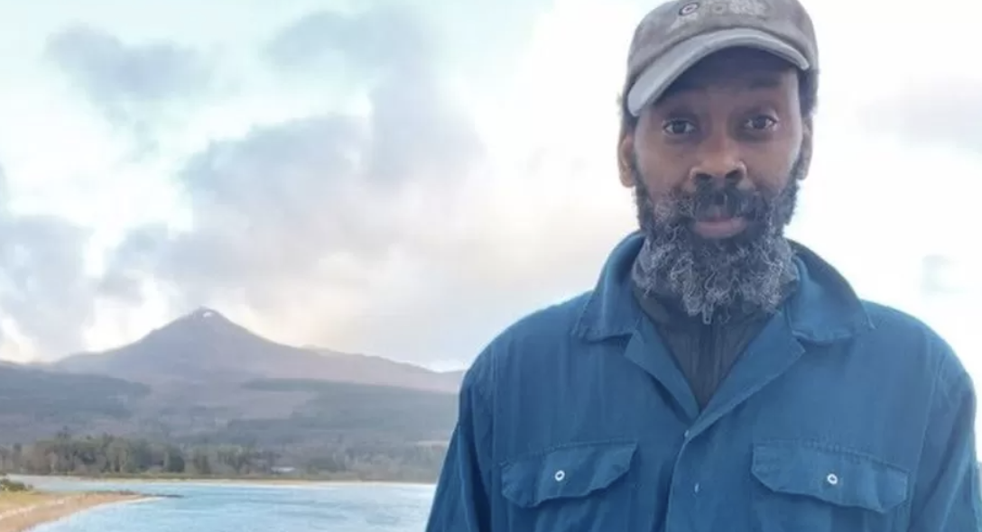 I zhdukur për 24 vite, 55-vjeçari kthehet në shtëpi: Nuk e dija nëse nëna dhe babai im ishin ende gjallë