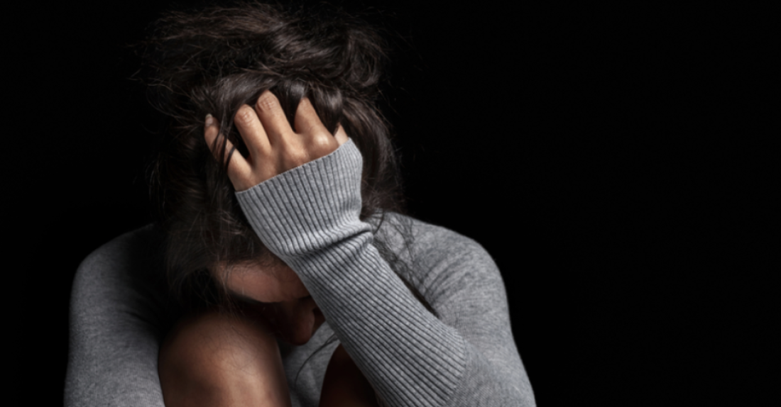 34-vjeçarja shqiptare kanoset nga ish-partneri, denoncon në policinë greke: Më drejtoi armën, më tha do të publikoj fotot intime