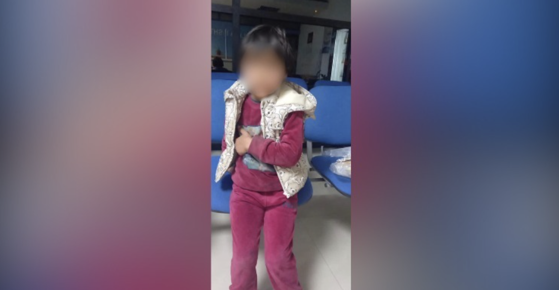 U gjet e pashoqëruar tek kodrat e Liqenit, paraqitet në polici nëna e 4-vjeçares