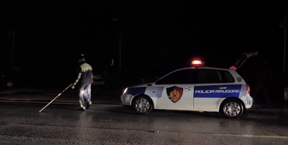 Po tentonte të kalonte rrugën, makina përplas të moshuarën