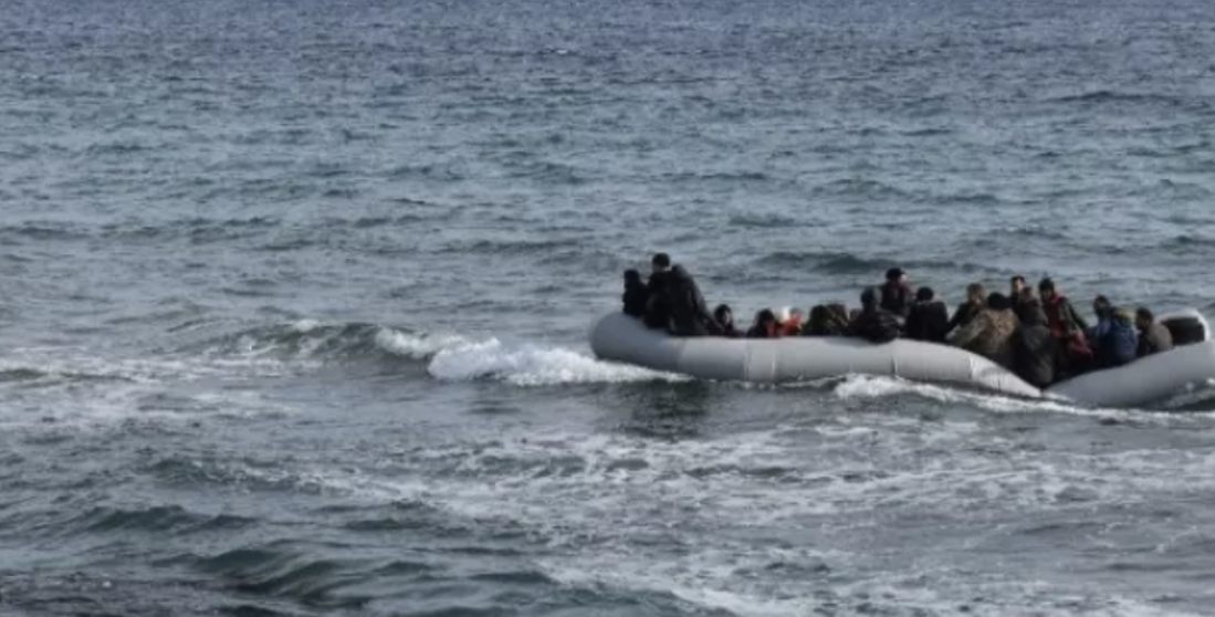 Disa orë pasi u fundos anija nga Tunizia, autoritetet italiane shpëtojnë mbi 700 emigrantë