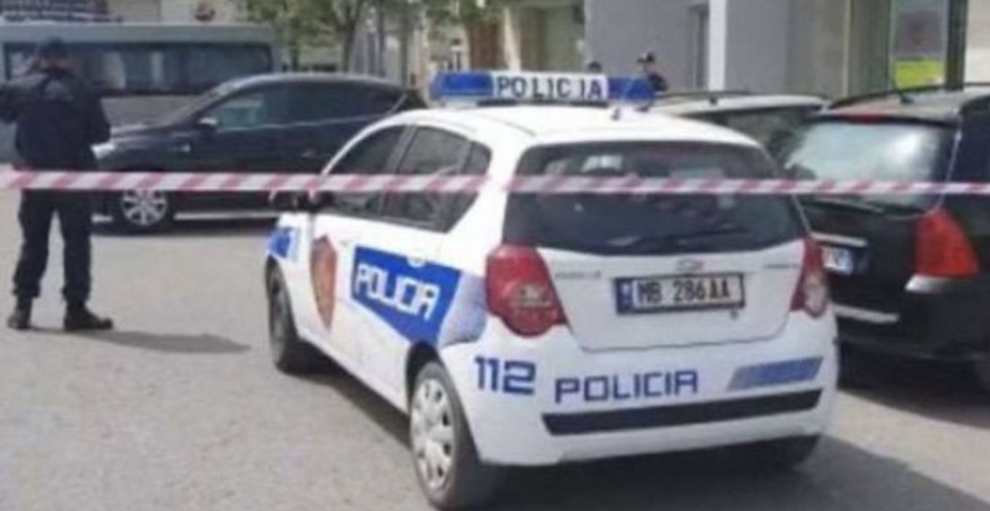 Plagosi bashkëmoshatarin në shkollë, arrestohet 15-vjeçari
