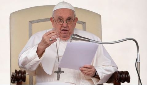 Papa Françesku: Jam i gatshëm të negocioj me Putinin për t’ i dhënë fund luftës në Ukrainë