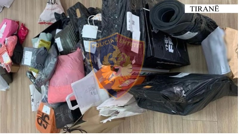 Sekuestrohen 93 pako me mallra kontrabandë në Tiranë! Në kërkim administratorja e postës private