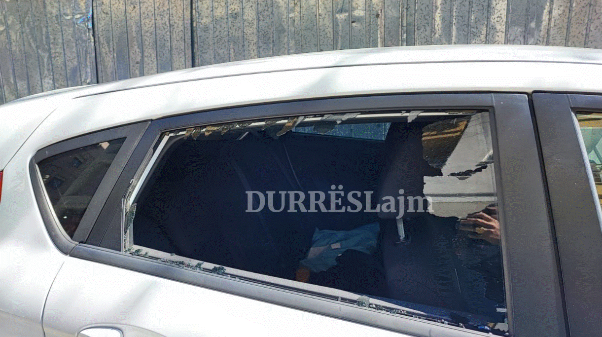 Durrës/ Thyhet xhami i makinës së Ardit Kërtushës, dyshohet për vjedhje (FOTO)