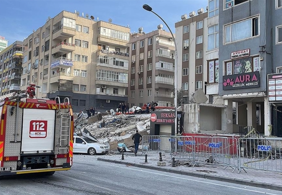 Shembet pallati i dëmtuar nga tërmeti, ka viktima e të zhdukur