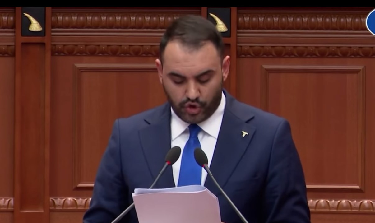 Belind Këlliçi lë mandatin e deputetit: Zbres në fushë për t’i dhënë drejtim Tiranës