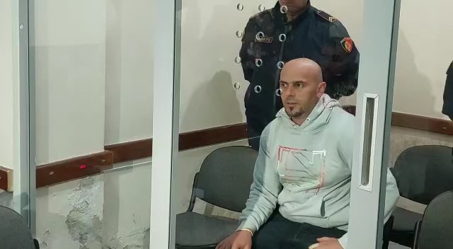 “Kam hall të shpëtoj kokën”, vrasësi i babait të Dan Hutrës së masakrave në Tiranë: Shteti të më mbrojë familjen