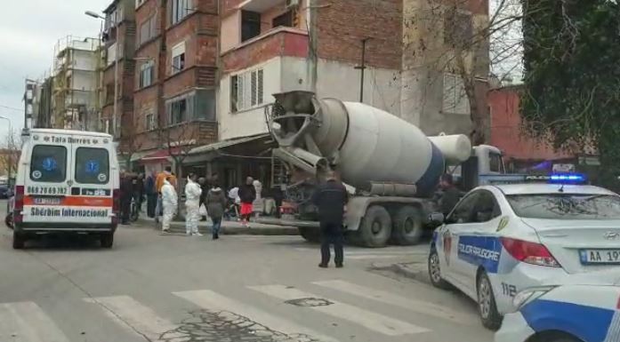 Durrës/ U përplas nga betonieria teksa po lëvizte me biçikletë, humb jetën i aksidentuari
