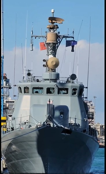 Anija raketë hedhëse e klasit Helsinki mbërrin në Durrës (VIDEO)