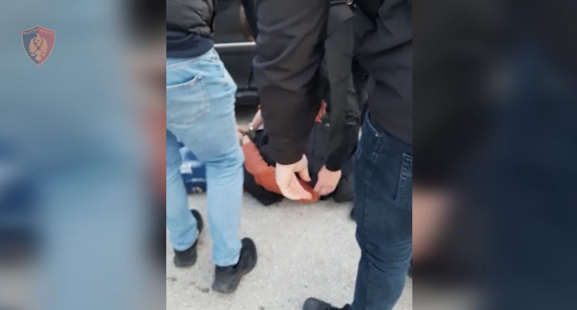 Pjesëtar i grupit kriminal në Durrës, arrestohet 34-vjeçari i shumëkërkuar (VIDEO)