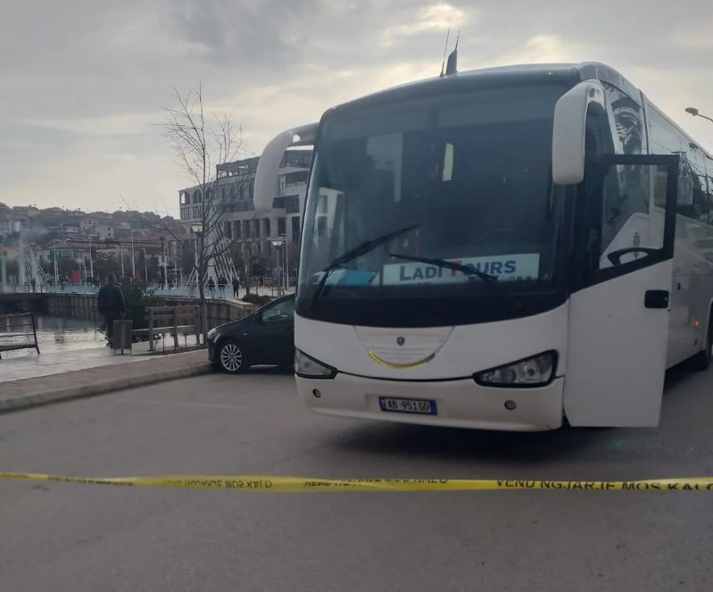 Të shtëna me armë në terminalin e autobusëve, qëllohet në drejtim të shoferit