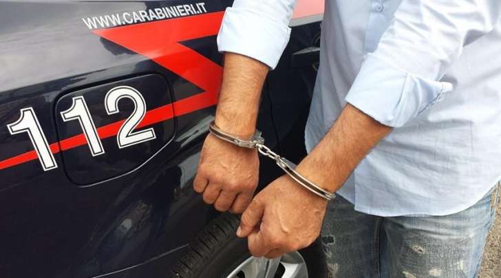 Kapet me kokainë dhe euro, pranga për 22-vjeçarin shqiptar