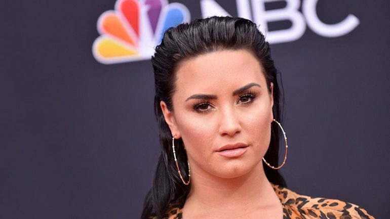 Mahnit Demi Lovato në sfilatën e modës në Miami