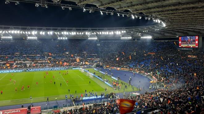 “Do ktheheni në Serie B”, tifozët e Romës “thumbojnë” keq Juventusin