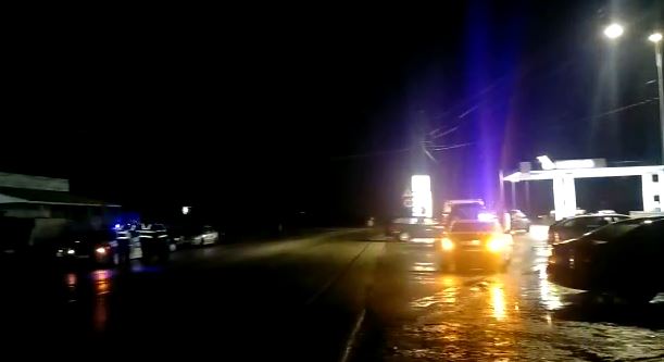 Përplasen dy makina në aksin Elbasan-Peqin, dy persona të lënduar