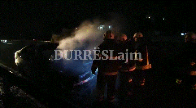 Përfshihet nga flakët makina në Durrës, çfarë dyshohet (VIDEO)