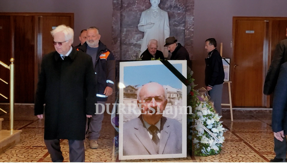 Durrësi i jep lamtumirën e fundit profesorit të njohur të arkeologjisë Fatos Tartarit (VIDEO)