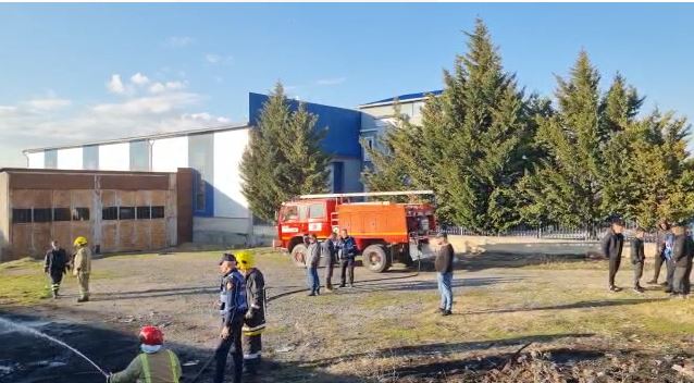 Zjarr pranë një magazine në Korçë, dyshimet e para