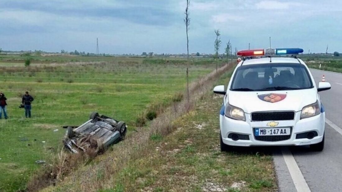 Makina del nga rruga, dëmtohen pasagjerët