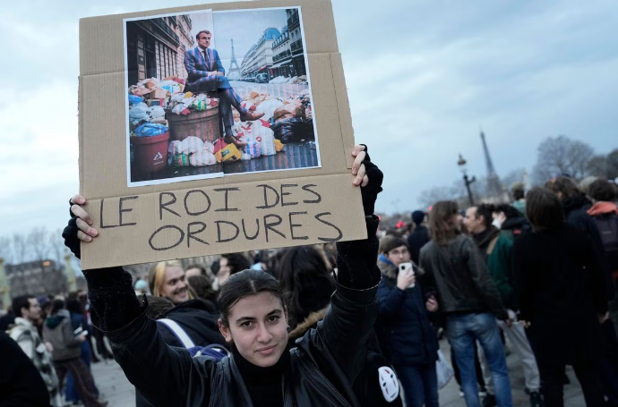 Trazira në Paris pas miratimit të reformës së pensioneve