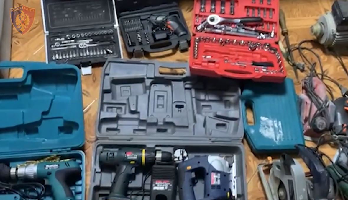 Vidhte banesat bashkë me djalin e mitur, arrestohet 52-vjeçari