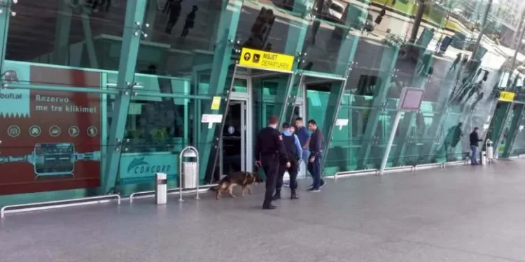 Braktisi vajzat e saj të mitura të kërkonin azil në Suedi, procedohet penalisht 36-vjeçarja në Rinas