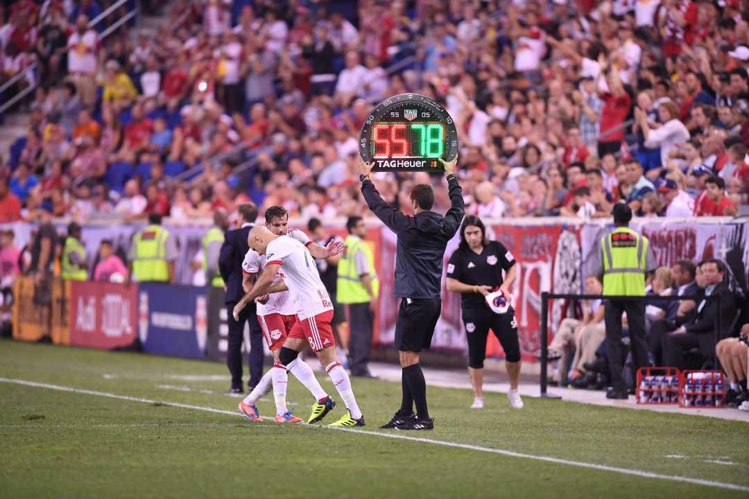 Rregulli i ri i zëvendësimeve, nëse lojtari nuk largohet për 10 sekonda…