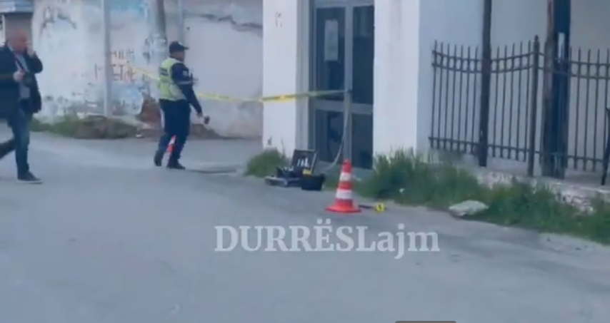 Vrasja e dyfishtë në Kavajë, në vendngjarje prani e madhe policore (VIDEO)