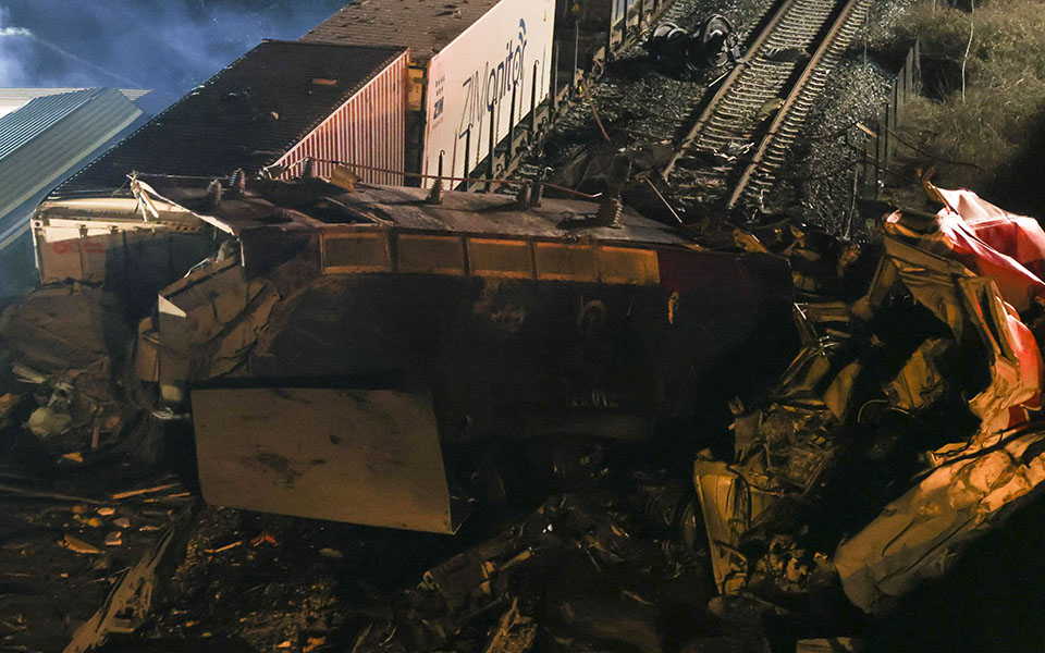Futja në binarët e gabuar shkaktoi tragjedinë hekurudhore në Greqi