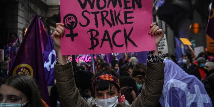 Turqia ndalon sërish marshimin e Ditës së Gruas në qendër të Stambollit