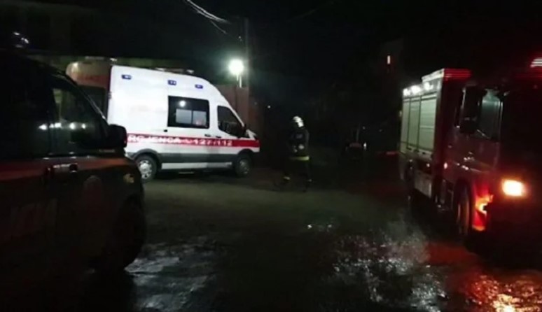 Bie zjarr në një lokal në Sarandë, digjet pjesa e jashtme e biznesit