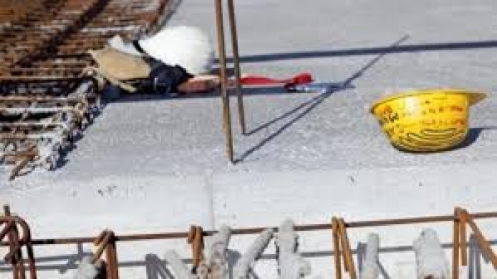 Rrëzohet nga skela, ndërron jetë punëtori, sapo kishte nisur punën në pallatin në ndërtim