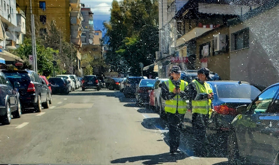 Petrit Vasili: Ja ku i keni që në mëngjes &#8220;gjobaxhinjtë&#8221; e Veliajt