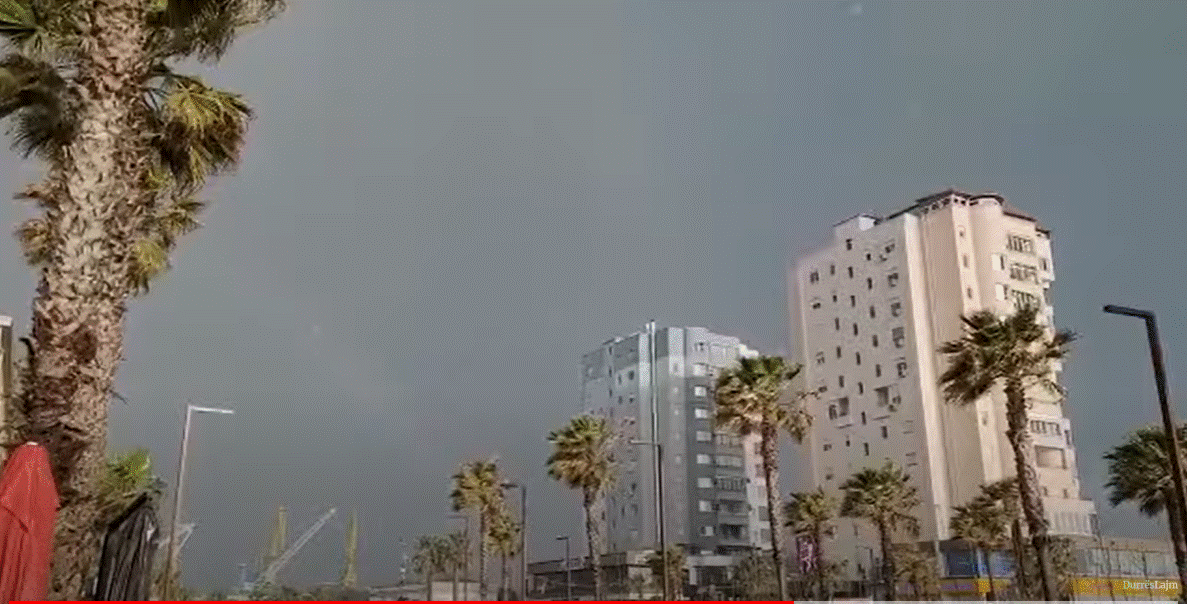 Moti i keq, breshëri godet Durrësit (VIDEO)