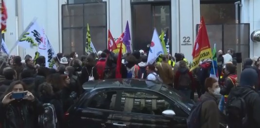 Protestuesit sulmojnë Louis Vuitton në valën e re të protestave franceze