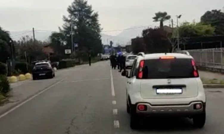 Nuk i ndaloi disa postoblloqeve të policisë, arrestohet 24-vjeçari shqiptar në Itali