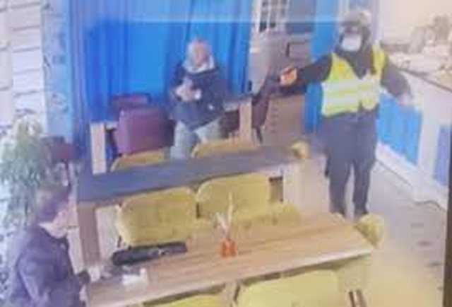 “Bobo, oiiii…”, ulërima dhe panik, momenti kur ekzekutohet me breshëri plumbash biznesmeni Ardian Nikulaj (VIDEO)