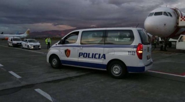 Ishin shpallur në kërkim ndërkombëtar, ekstradohen 3 shqiptarë nga Italia dhe Greqia