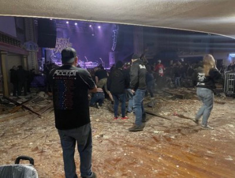 E frikshme/ Tornadot shkatërrojnë çatinë e një teatri, të vdekur dhe të plagosur (VIDEO)