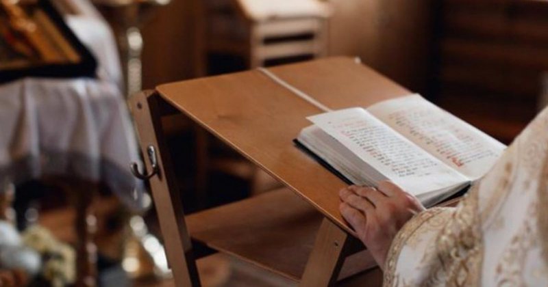 Ngjarje tragjike/ I bie kryqi në kokë gjatë meshës së Pashkëve, ndërron jetë 6-vjeçarja