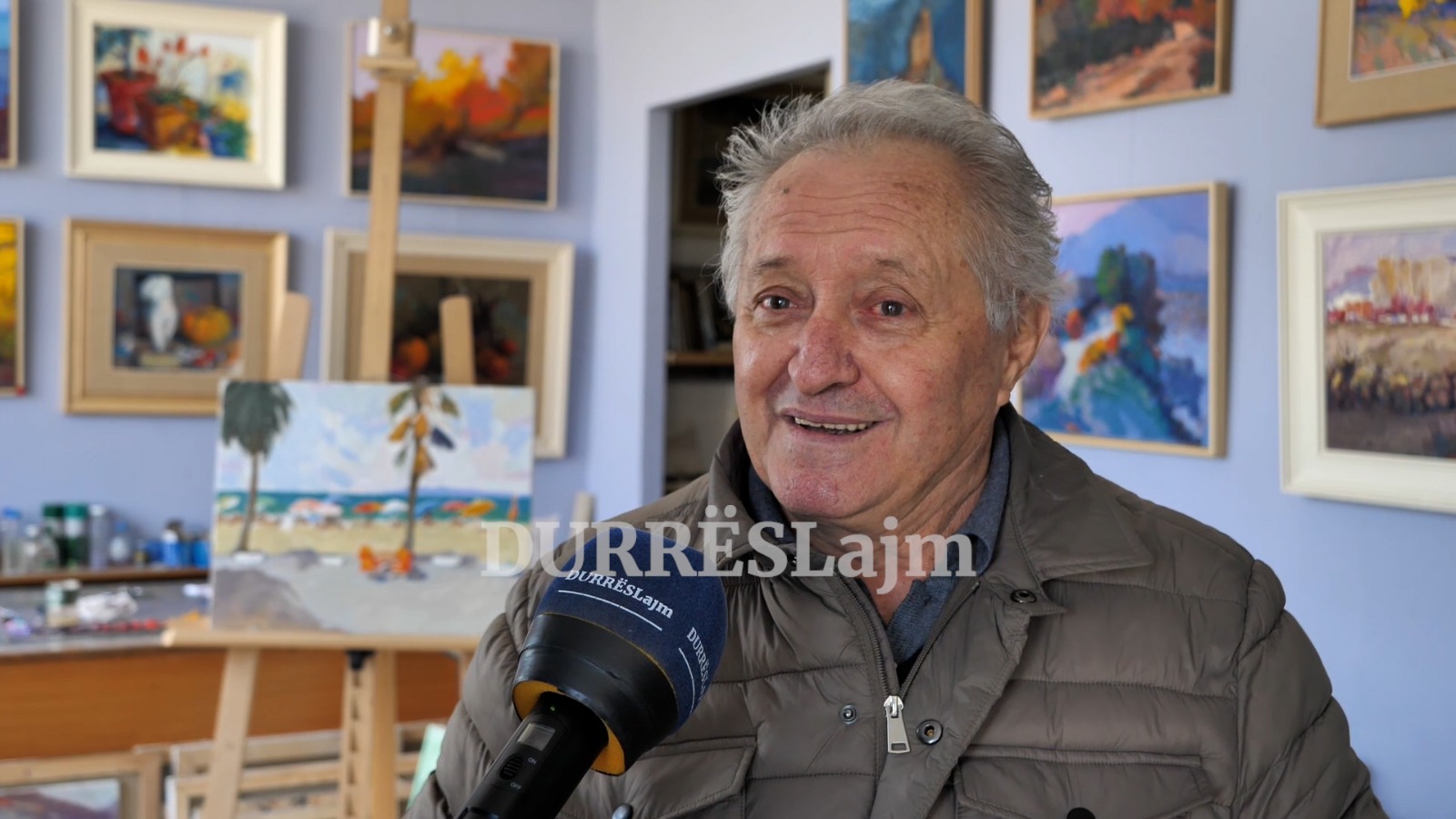 E kuqja e Çaush Vathit dhe një galeri arti në zemër të Durrësit (VIDEO)