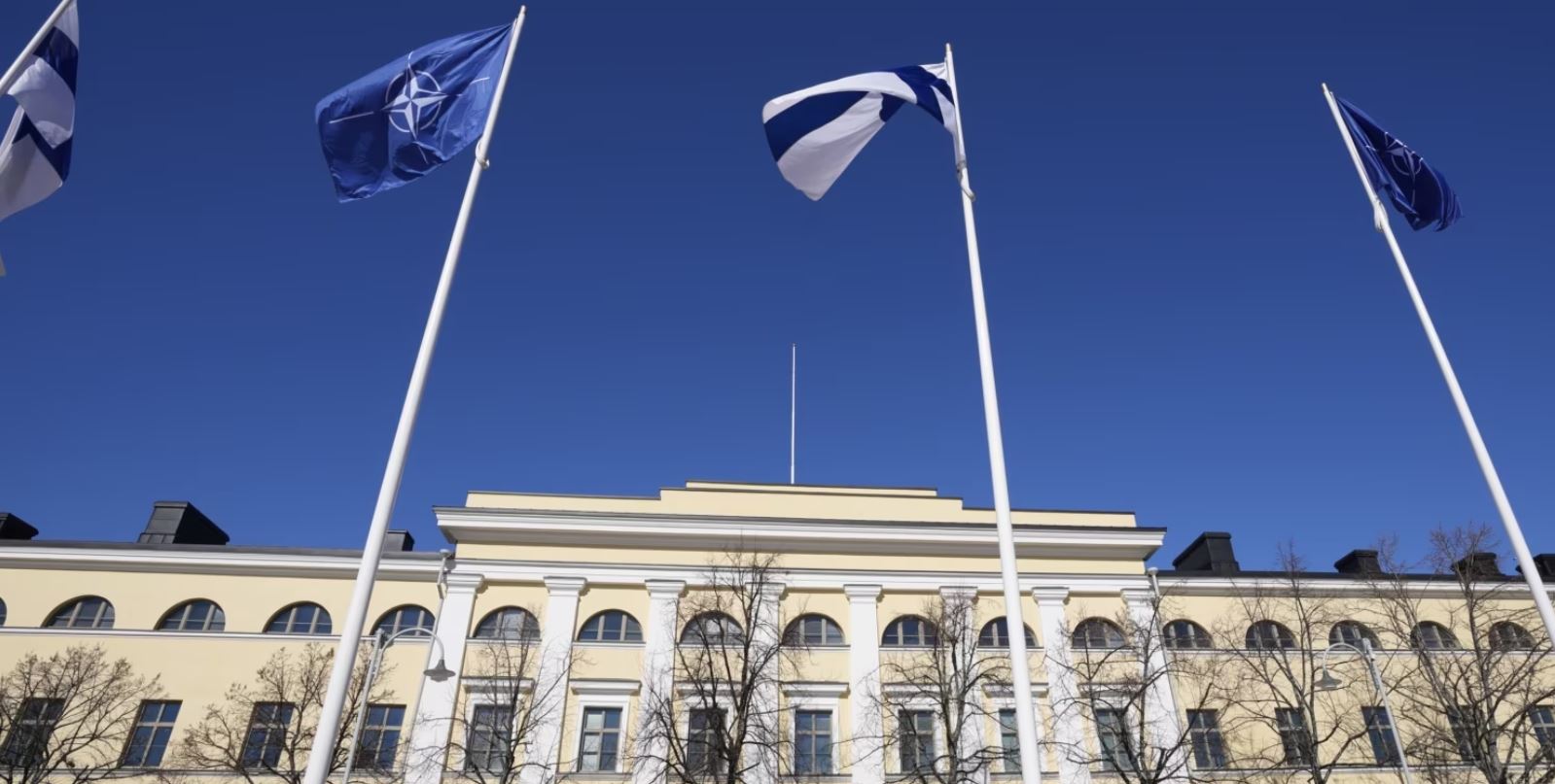 Flamujt e NATO-s ngrihen në Helsinki, teksa Finlanda i bashkohet sot aleancës