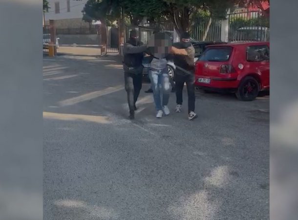 Në kërkim ndërkombëtar për plagosje, arrestohet 25-vjeçari në Shqipëri, pritet ekstradimi drejt Italisë