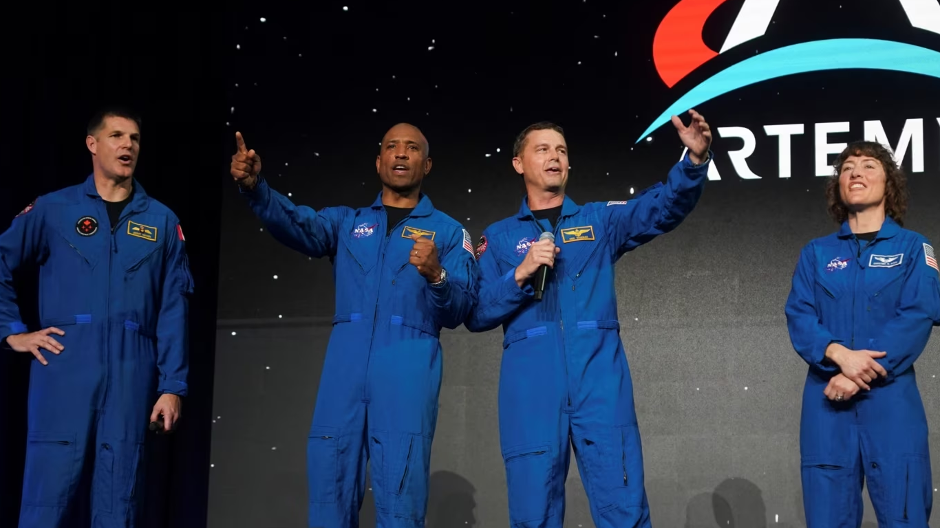 NASA zgjedh ekuipazhin që do të fluturojë drejt hënës