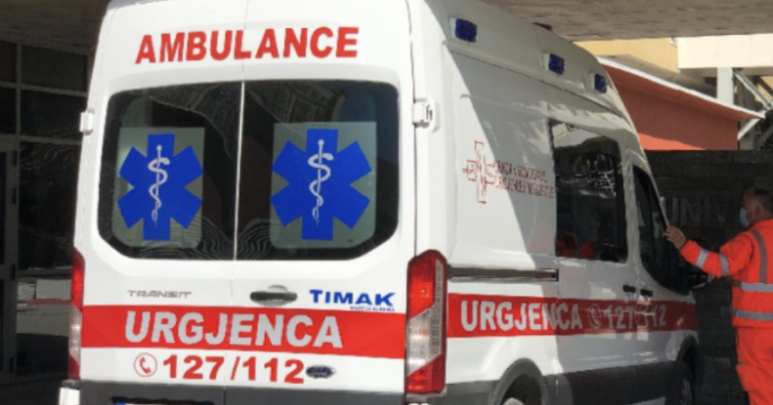 Sherr me thika pranë poliklinikës, tre të plagosur