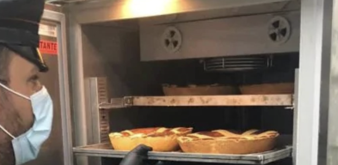 Arrestohet furrxhiu shqiptar, bashkë me bukët shpërndante edhe drogë